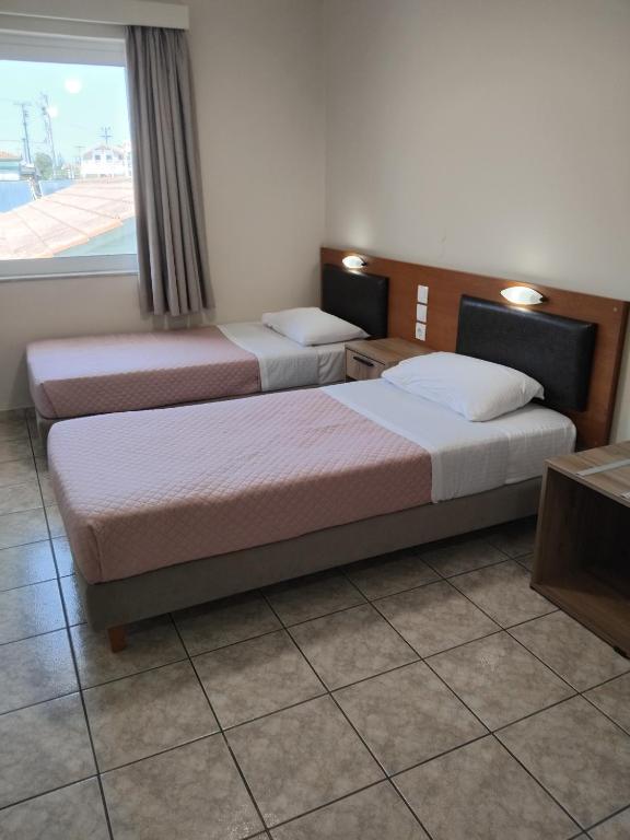 Postel nebo postele na pokoji v ubytování Asteri Studios