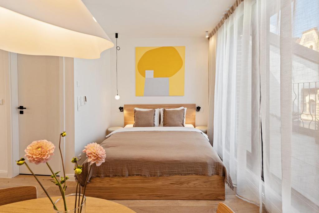 Turnkey I Henry's Tower Apartments - 3