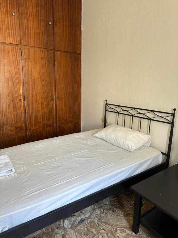 Postel nebo postele na pokoji v ubytování Kalliopi