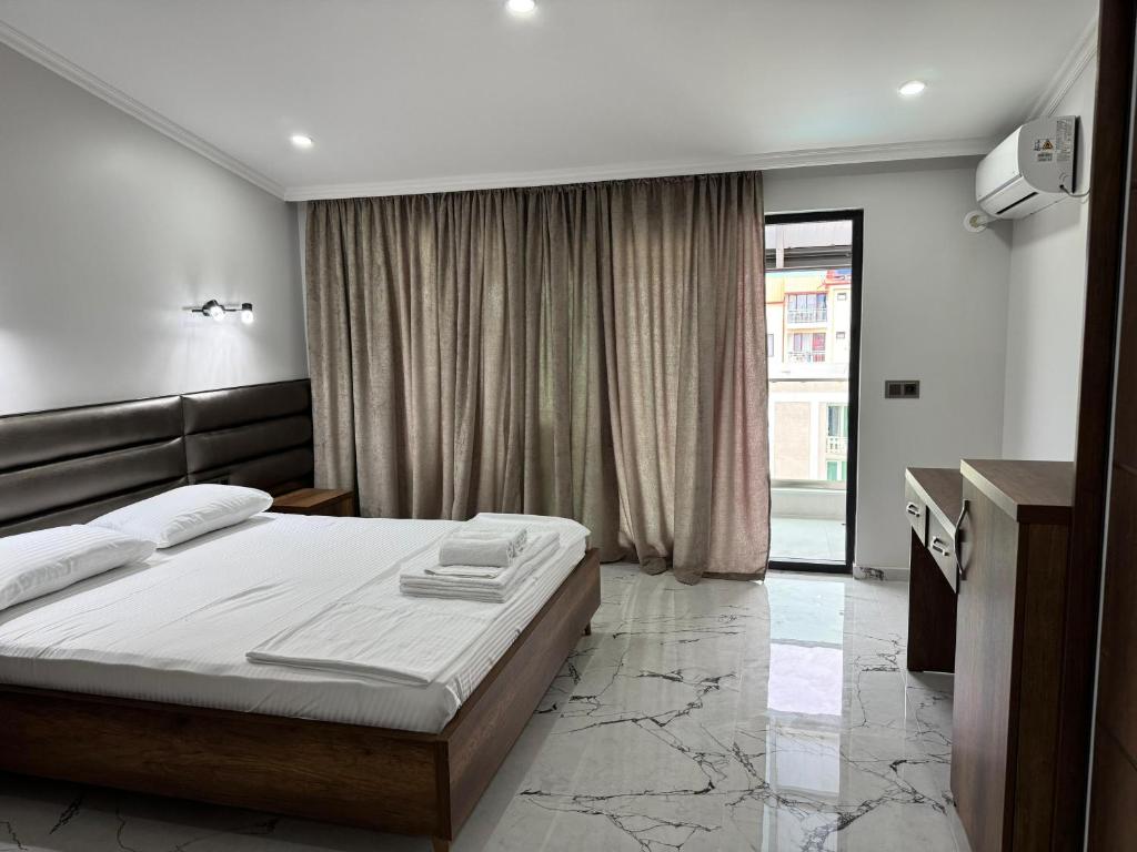 Postel nebo postele na pokoji v ubytování Magnetiti Hotel
