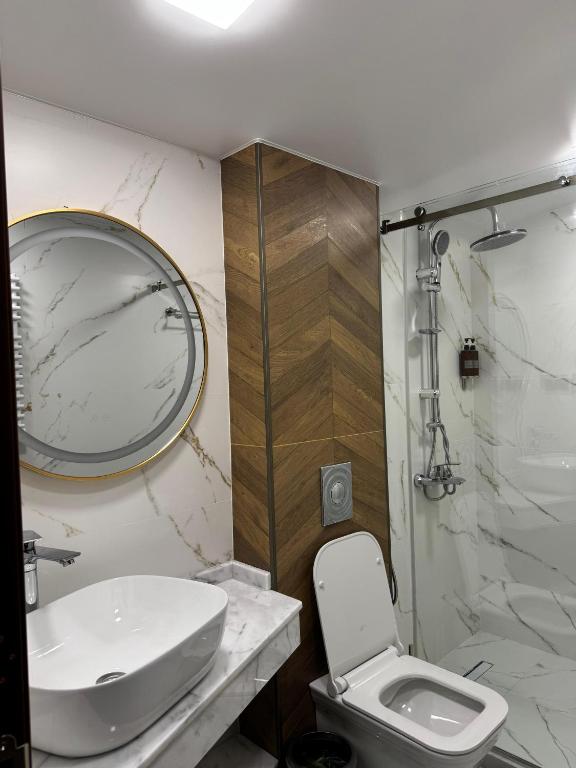 Koupelna v ubytování Magnetiti Hotel