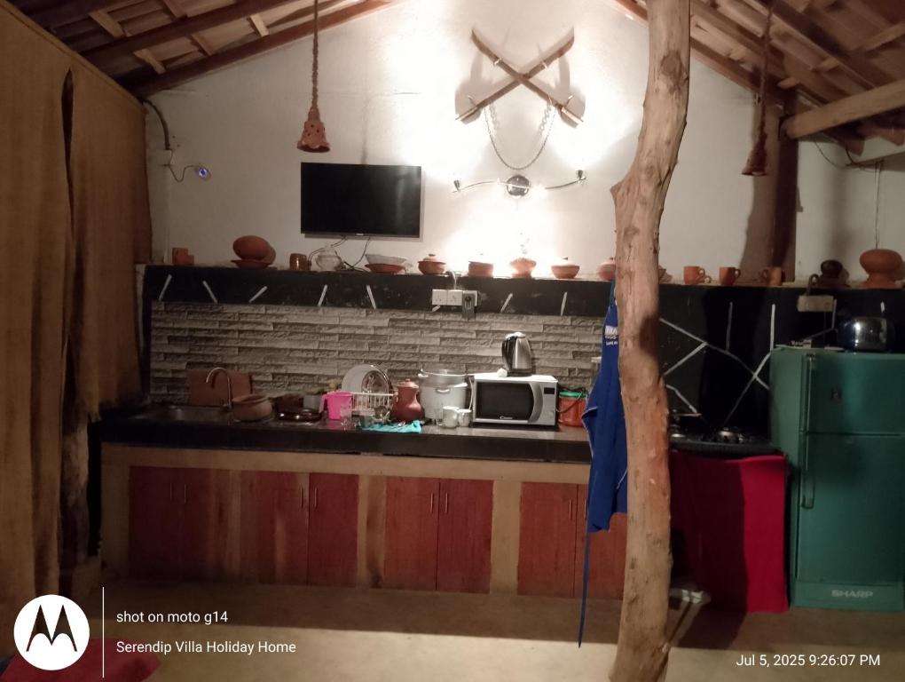 Kuchyň nebo kuchyňský kout v ubytování Serendip Villa Holiday HomeTalalla Sri Lanka