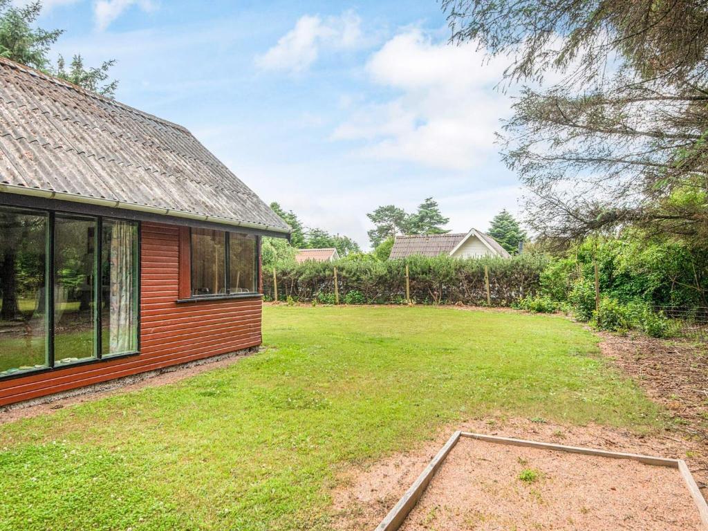 Zahrada ubytování 6 person holiday home in Vemb