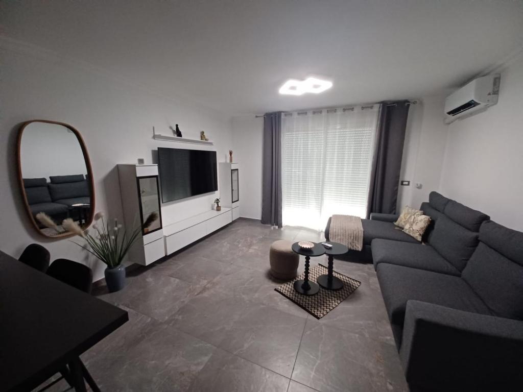 a living room with a couch and a tv at Appartement au cœur de Calvi,a 150 m de la plage in Calvi