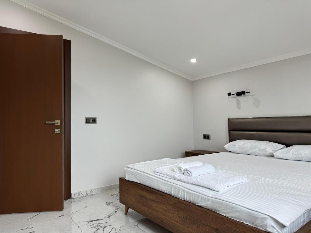 Postel nebo postele na pokoji v ubytování Magnetiti Hotel