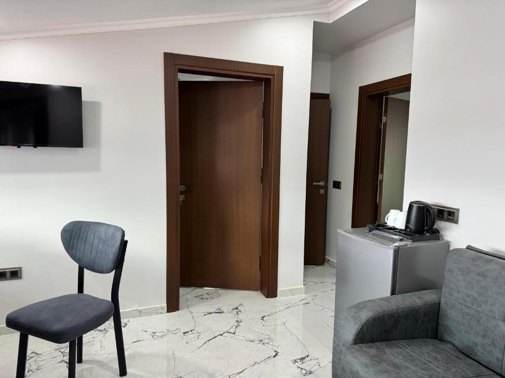 TV a/nebo společenská místnost v ubytování Magnetiti Hotel