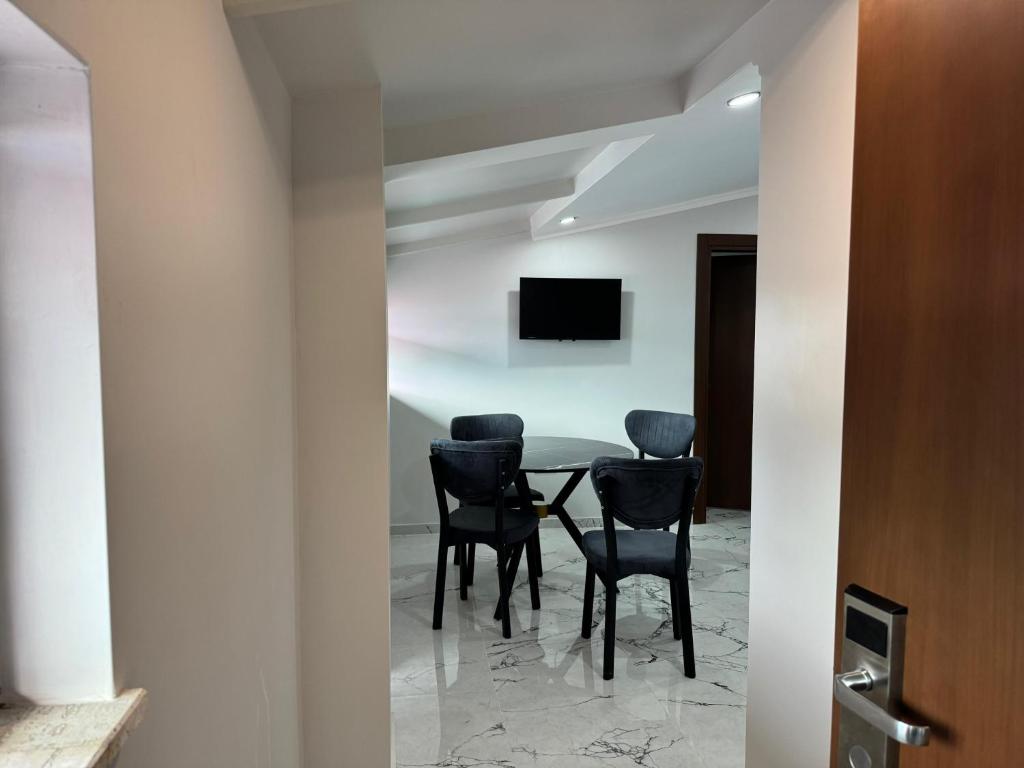 TV a/nebo společenská místnost v ubytování Magnetiti Hotel