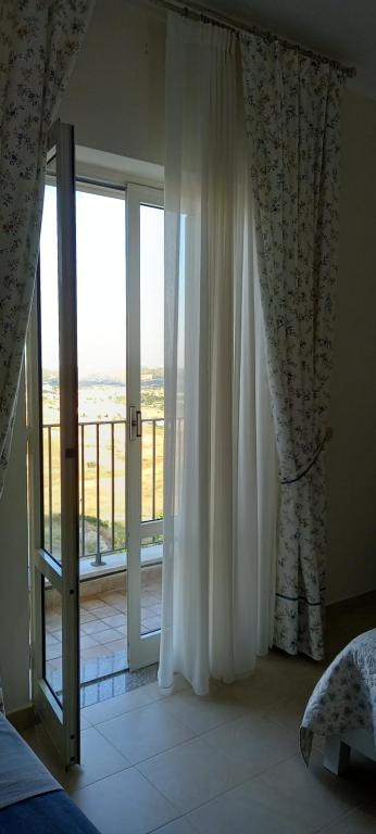 L'Aurora Corso Umberto l 220, 88821 Rocca di Neto - Chambre Double Avec Balcon