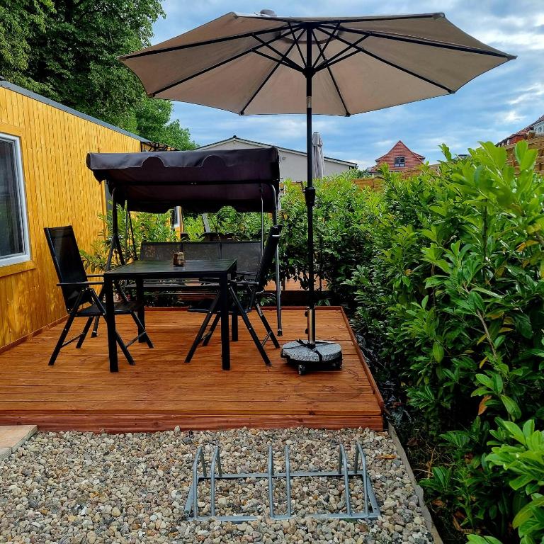 a patio with an umbrella and a table and chairs at Ferienwohnung Sylvia in Neustrelitz