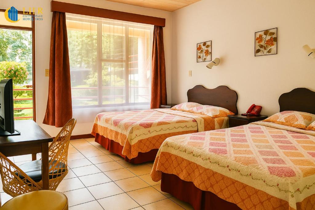 Postel nebo postele na pokoji v ubytování Hotel Divisamar by LHR