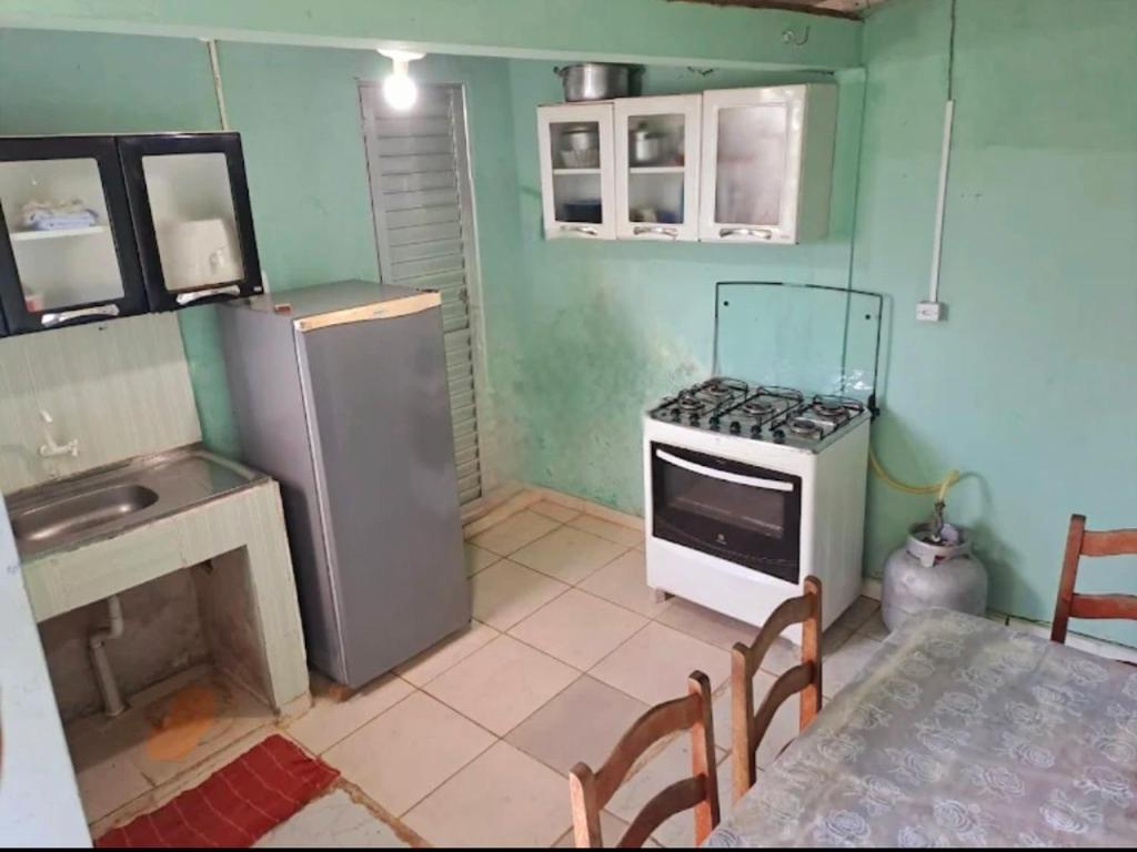 Η κουζίνα ή μικρή κουζίνα στο Residencial 9 Irmãos