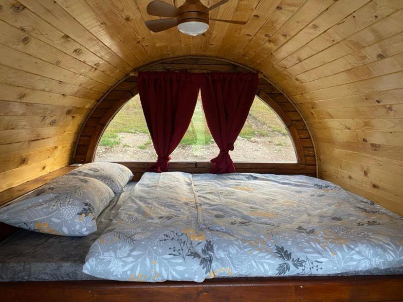 Postel nebo postele na pokoji v ubytování Durmitor Barrels
