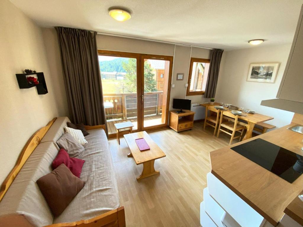a living room with a couch and a table at Les Chalets De Superd Ancolie - APPARTEMENT DANS CHALET DE 30 LOGEMENTS EXPO SUD MAE-8854 in Le Dévoluy