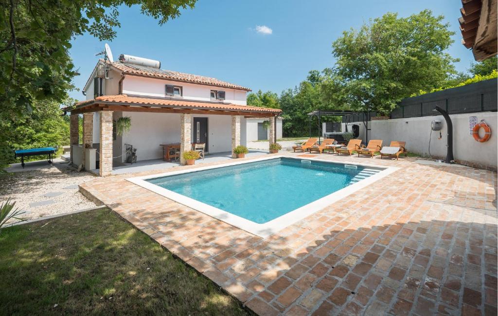 Πισίνα στο ή κοντά στο Beautiful Home In Krnicari With Wifi