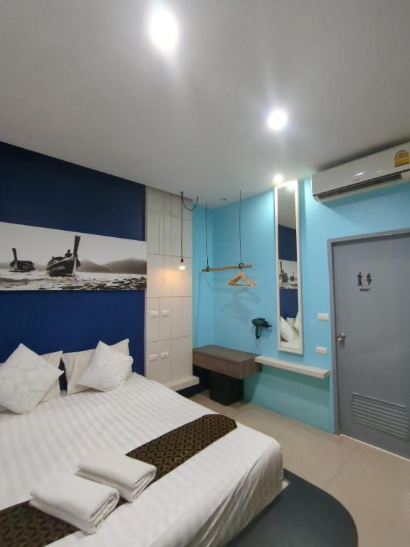 Hotel The Journey Patong New - Resim 12