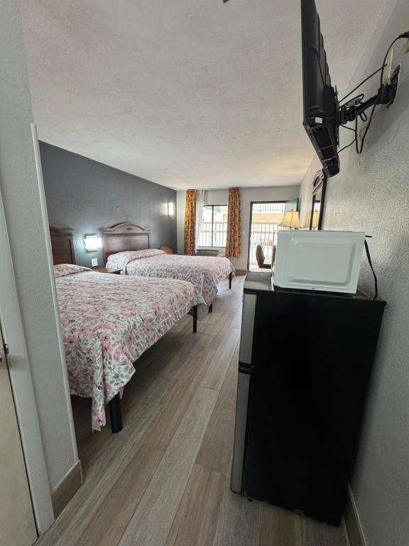 Riviera Motel - 