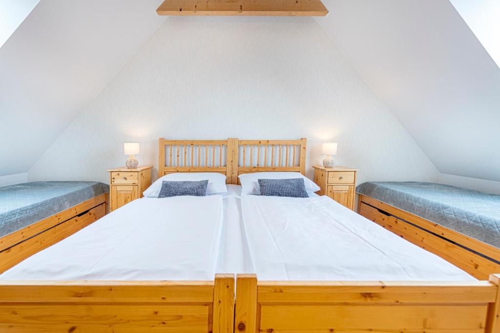 Letto o letti in una camera di Hotel Pavlov