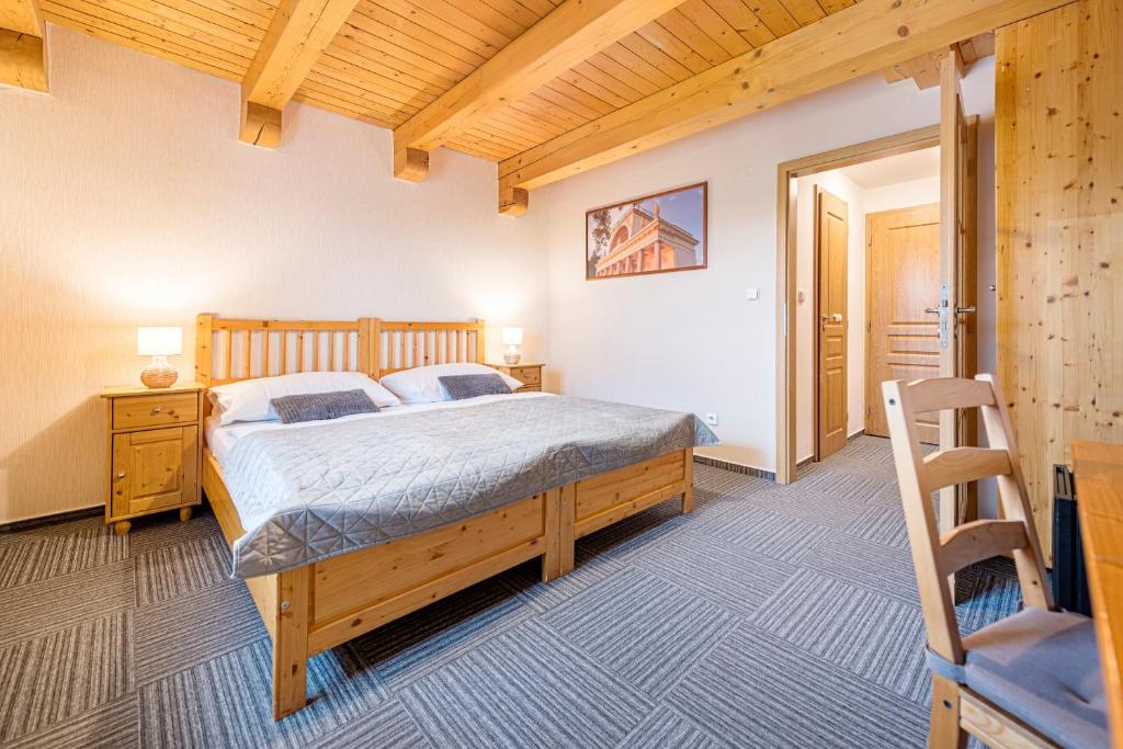 Letto o letti in una camera di Hotel Pavlov