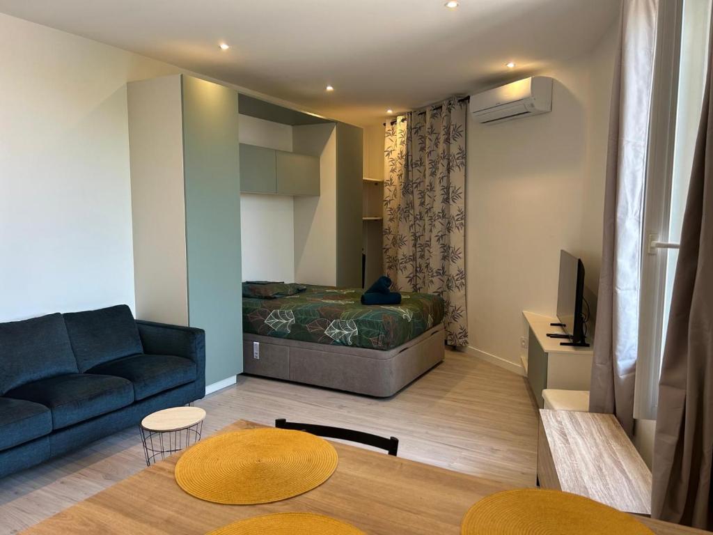 Χώρος καθιστικού στο Studio indépendant climatisé à Lyon 8