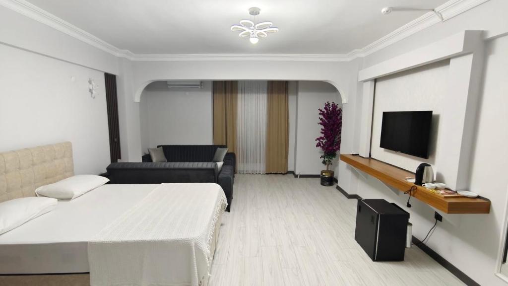 TV a/nebo společenská místnost v ubytování KILIÇ MOTEL