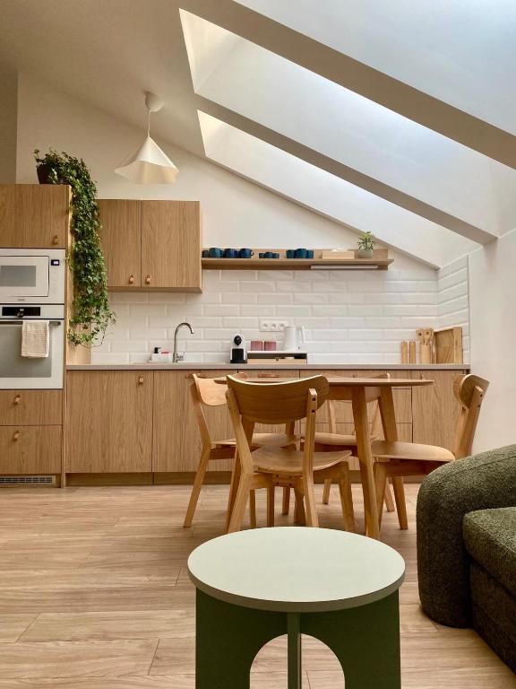 Кухня или мини-кухня в Loft apartment v cetre mesta s parkovacím miestom
