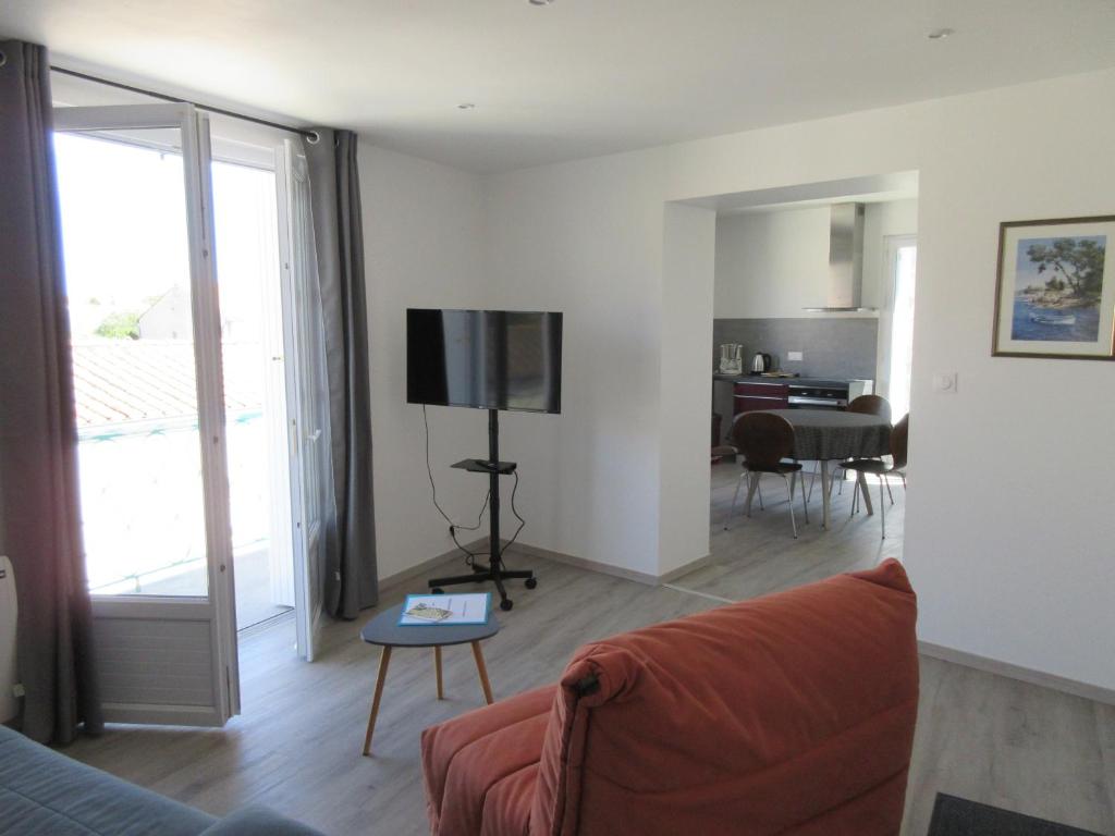 TV a/nebo společenská místnost v ubytování Appartement T2 emplacement idéal