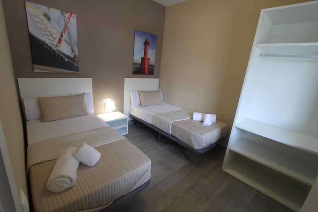 A bed or beds in a room at Apartamentos Cambrils Playa Spa