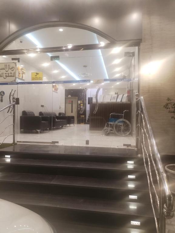 a staircase in a room with a stair case at رمال السيل للشقق المخدومه الفاخره in Taif