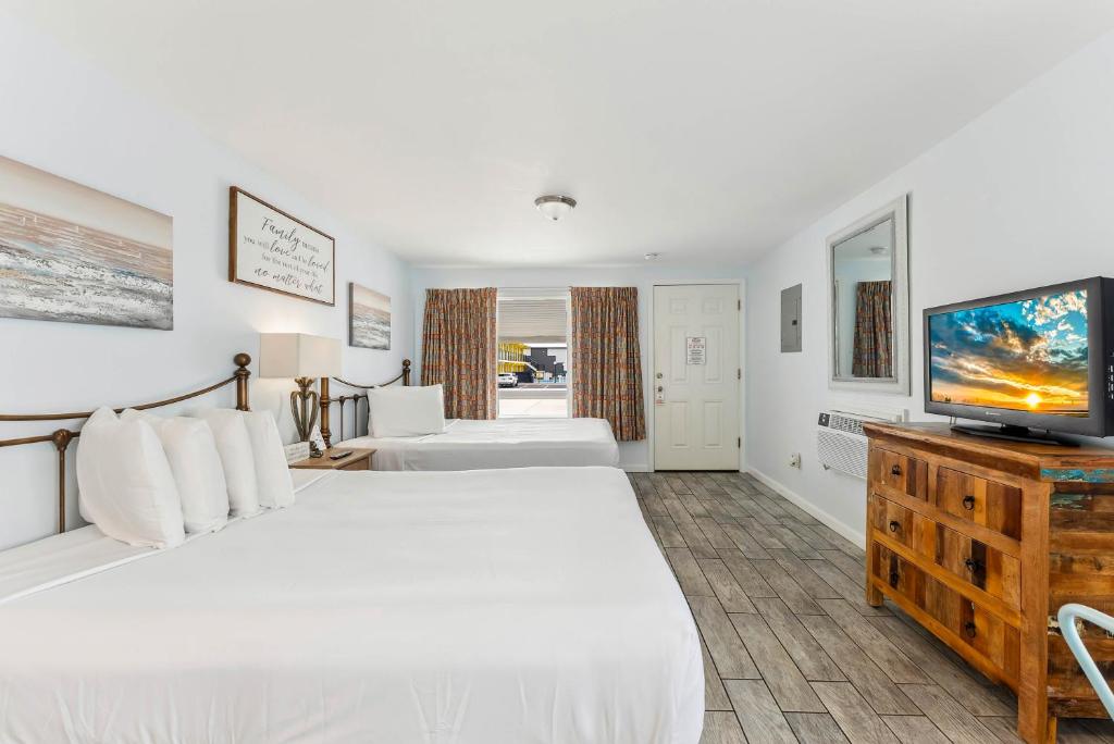 Daytona Inn and Suites photo