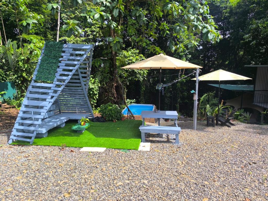 Zahrada ubytování Sloth View Glamping