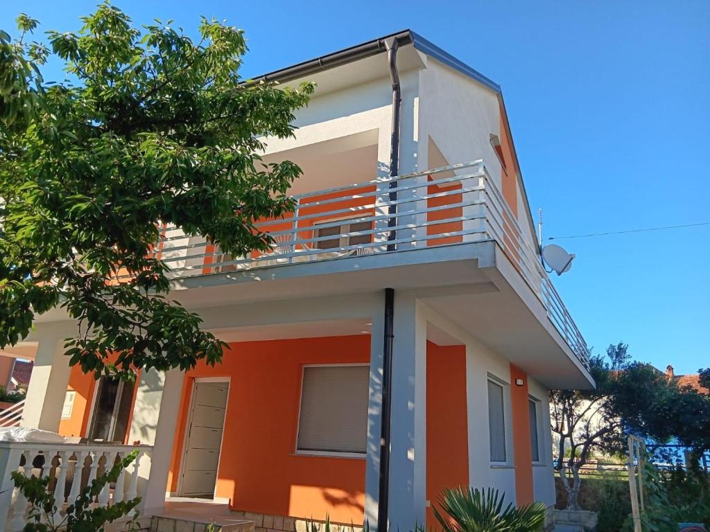 Apartments with parking space Zadar - 24724