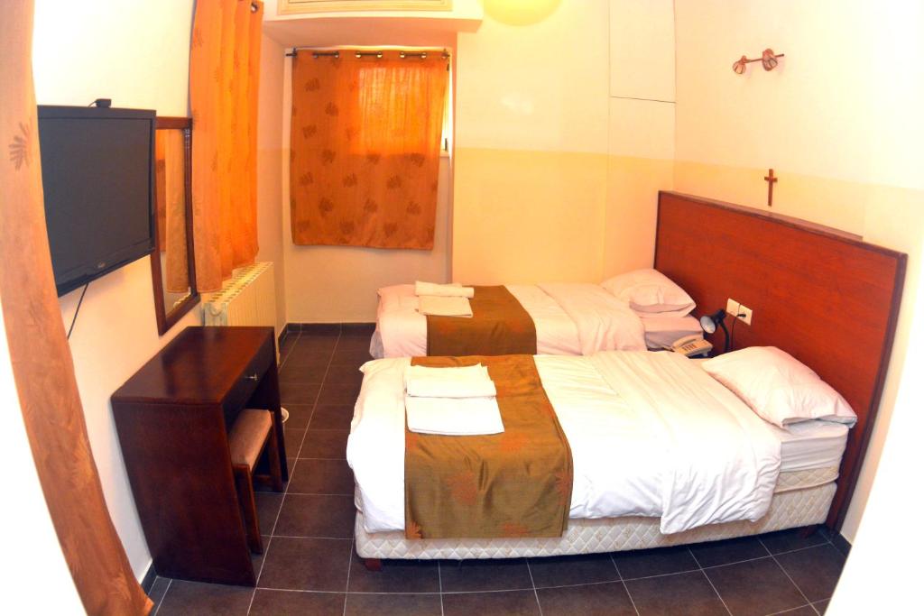 Postel nebo postele na pokoji v ubytování St Thomas Home's Guesthouse - Jerusalem