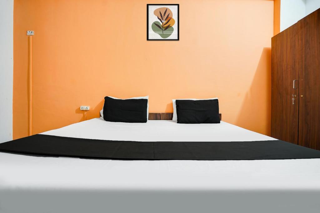 Postel nebo postele na pokoji v ubytování Hotel O Harmony