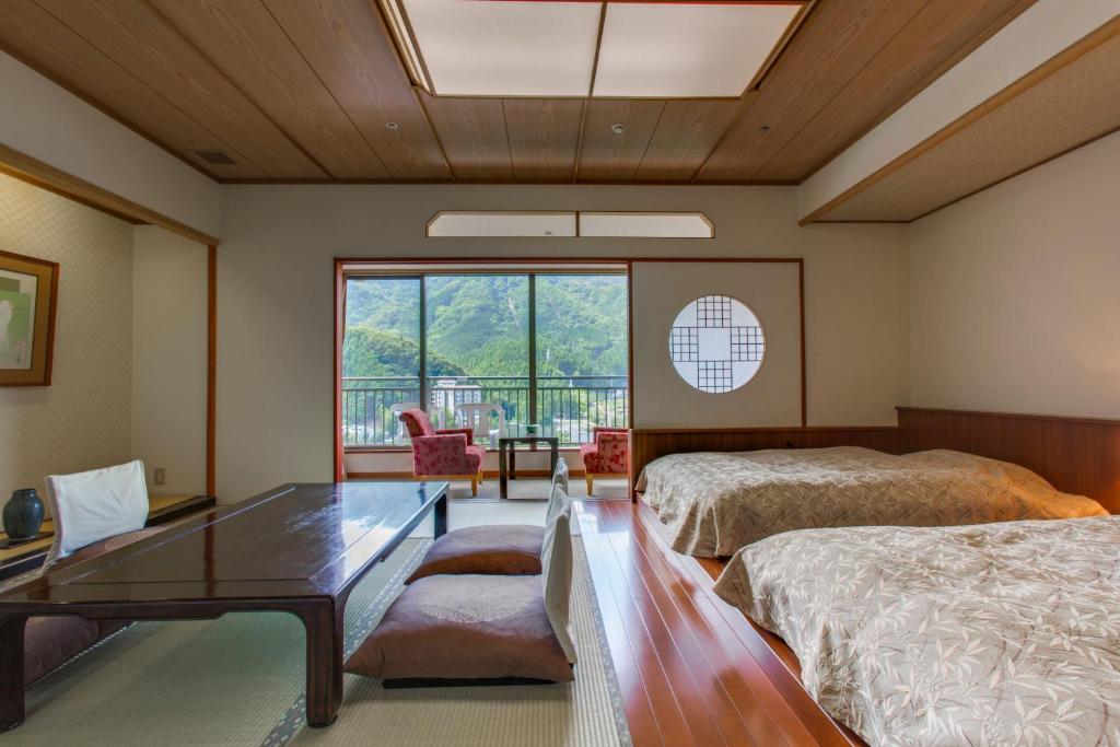 Postel nebo postele na pokoji v ubytování Kinugawa Hotel Mikazuki
