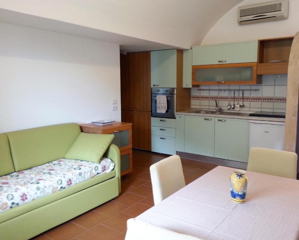Кухня или мини-кухня в Casa Vacanze Bouganvillea
