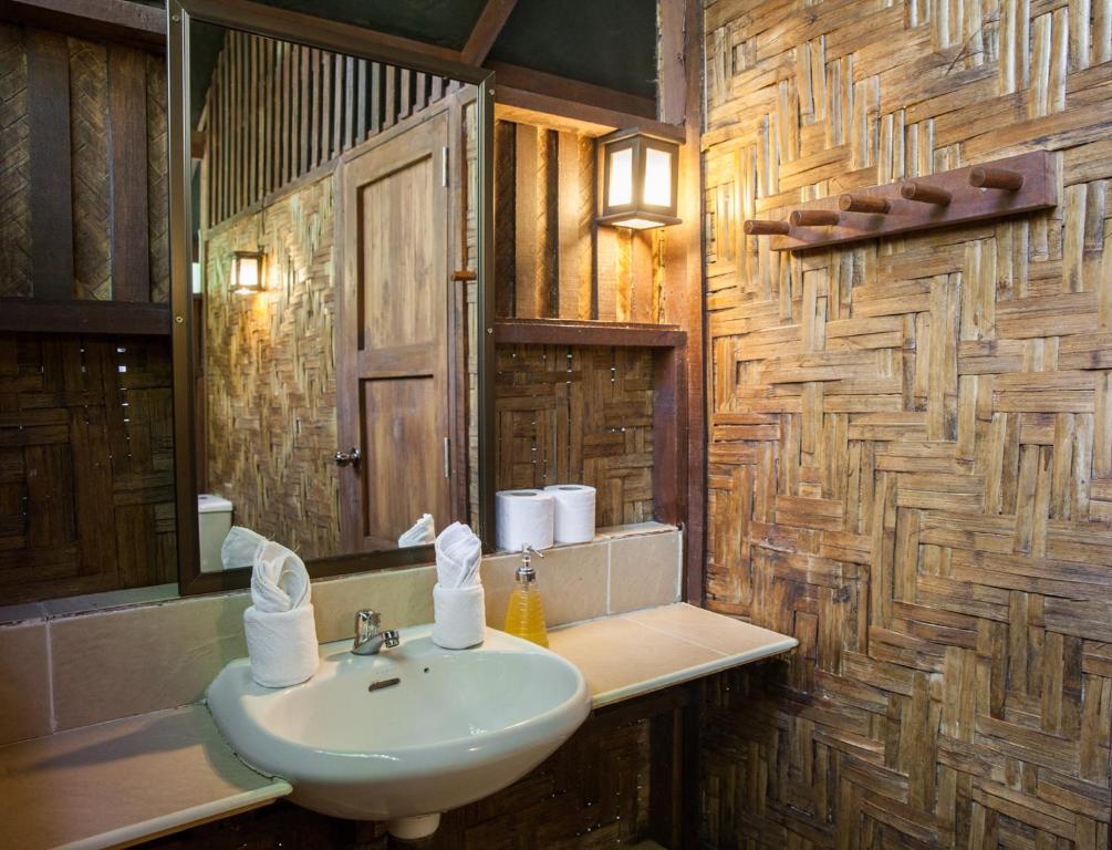 Our Jungle House - 7