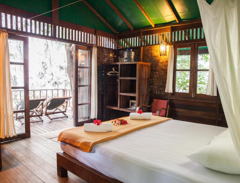 Our Jungle House - 14