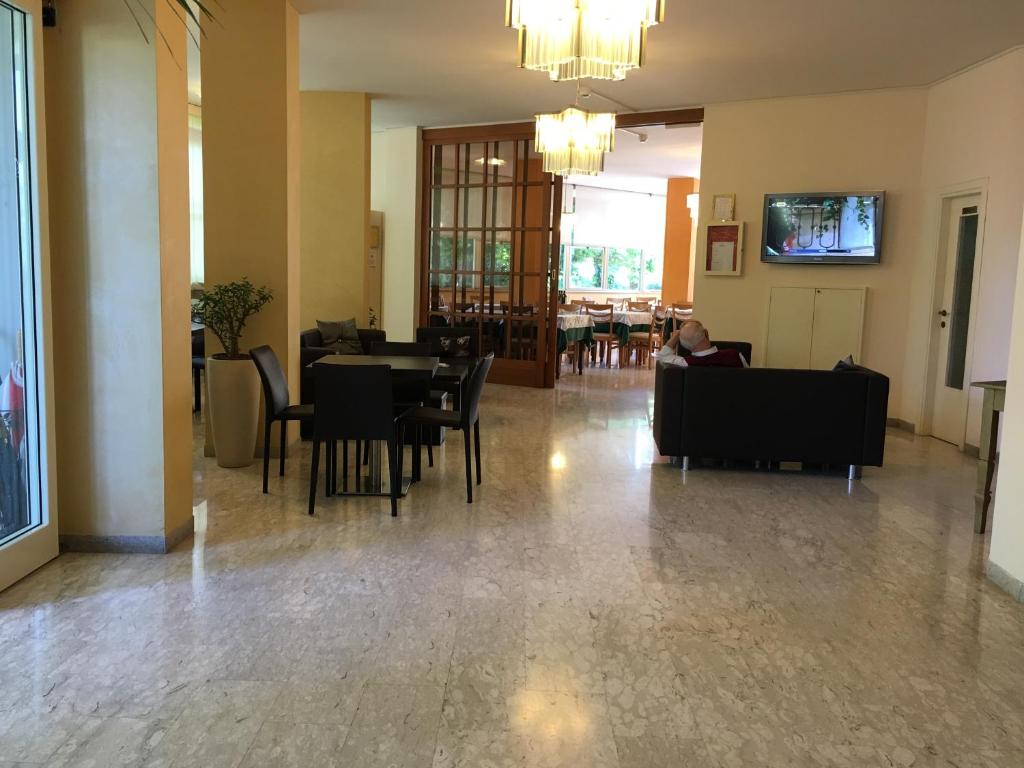 TV a/nebo společenská místnost v ubytování Hotel Plutone