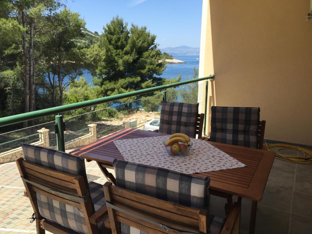 a table with a bowl of fruit on a balcony at Apartment Maestral in Rogač