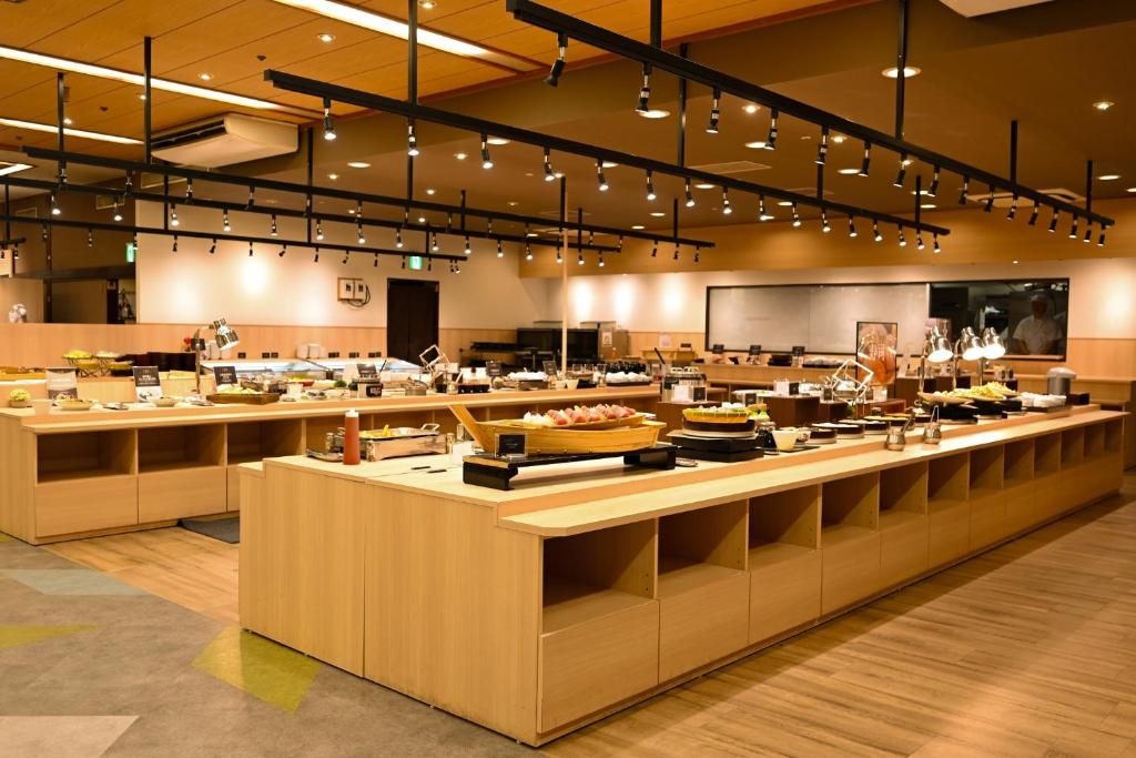 Restaurace v ubytování Ooedo Onsen Monogatari Awazu Grand Hotel