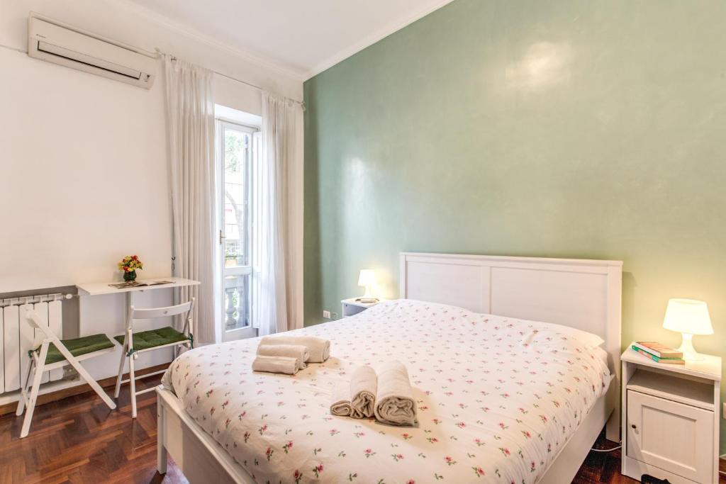 Postel nebo postele na pokoji v ubytování Finally in Rome