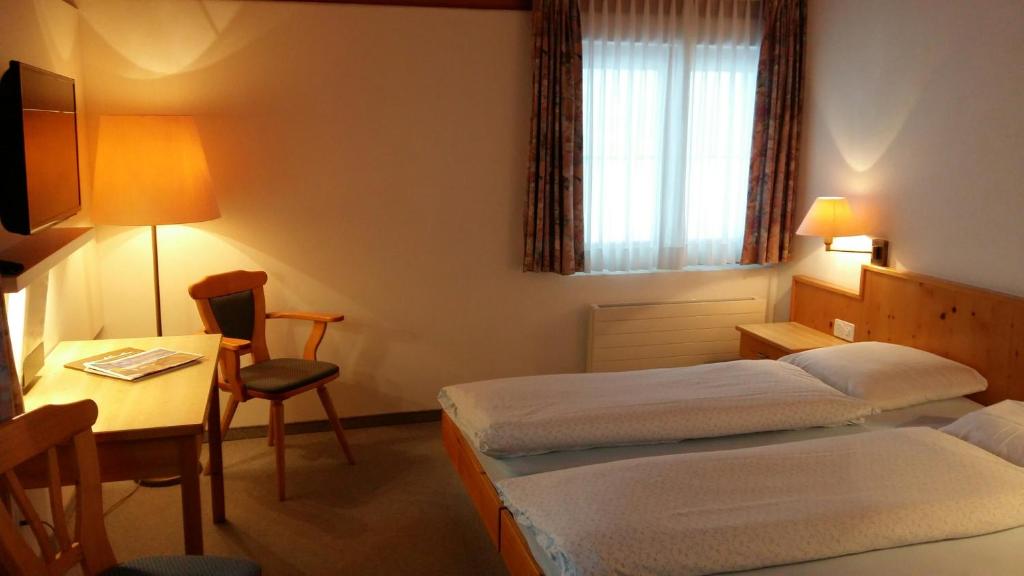 Postel nebo postele na pokoji v ubytování Hotel Stätzerhorn