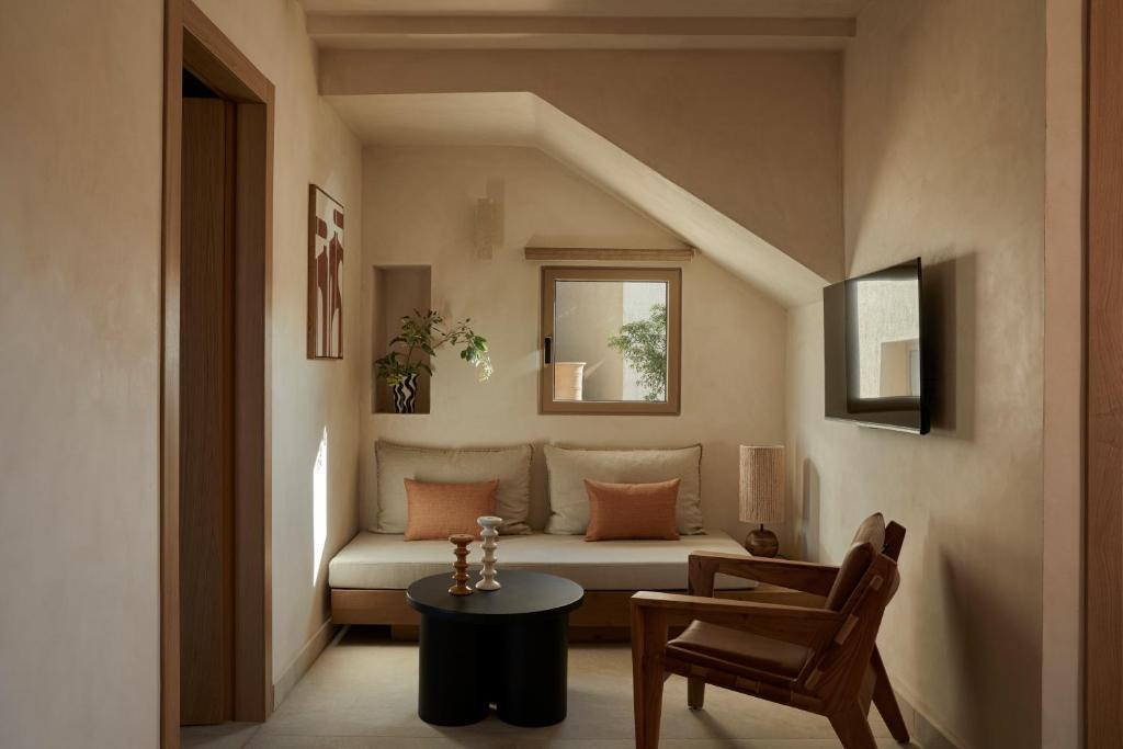 Istumisnurk majutusasutuses Adama - A Signature Collection by Zalo Spaces - Adults Only