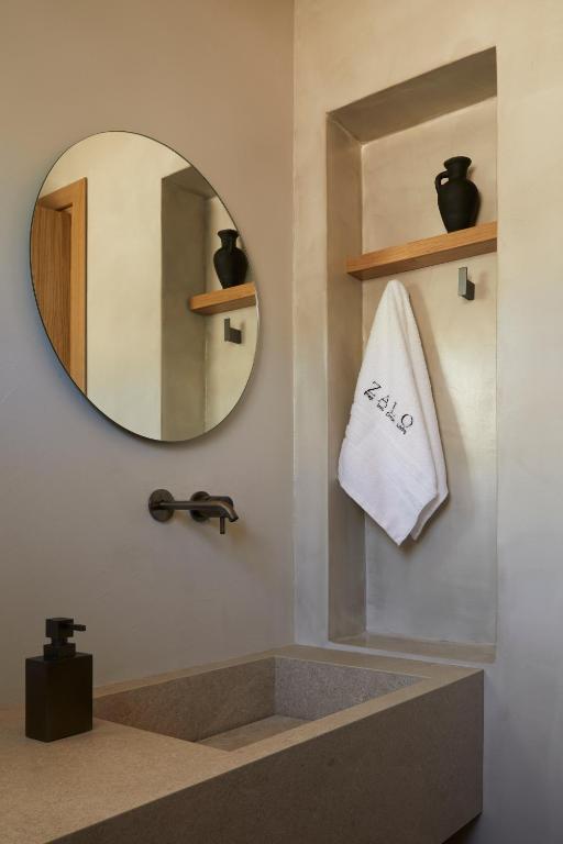 Foto sihtkohas Mátala asuva majutusasutuse Adama - A Signature Collection by Zalo Spaces - Adults Only galeriist