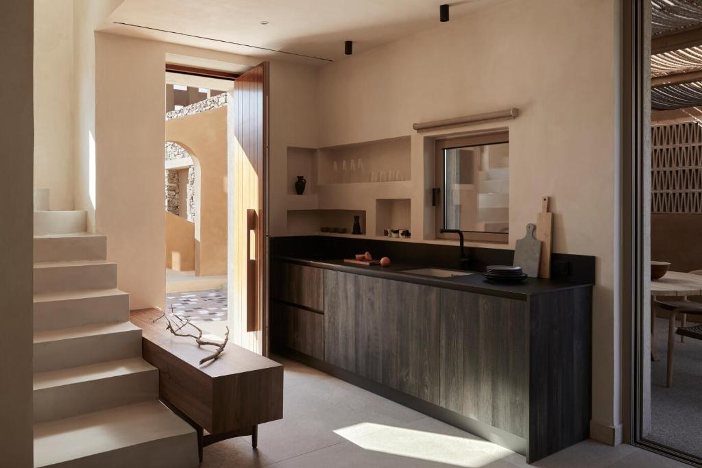 Köök või kööginurk majutusasutuses Adama - A Signature Collection by Zalo Spaces - Adults Only