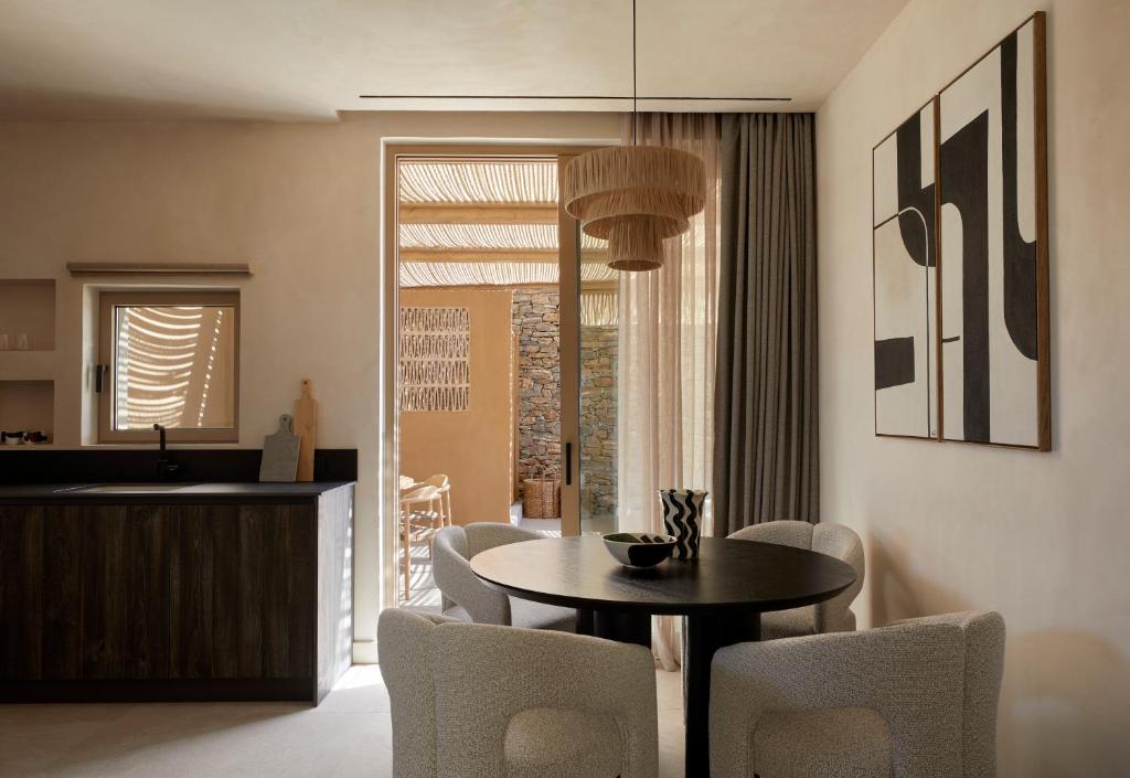 Istumisnurk majutusasutuses Adama - A Signature Collection by Zalo Spaces - Adults Only