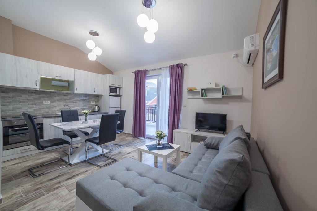 Kuchyň nebo kuchyňský kout v ubytování Milara Apartments