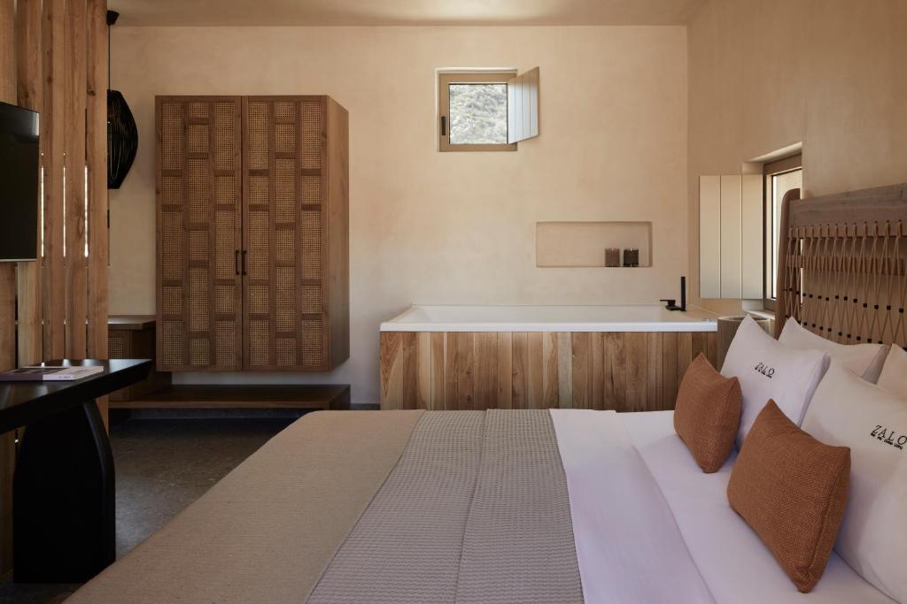Voodi või voodid majutusasutuse Adama - A Signature Collection by Zalo Spaces - Adults Only toas