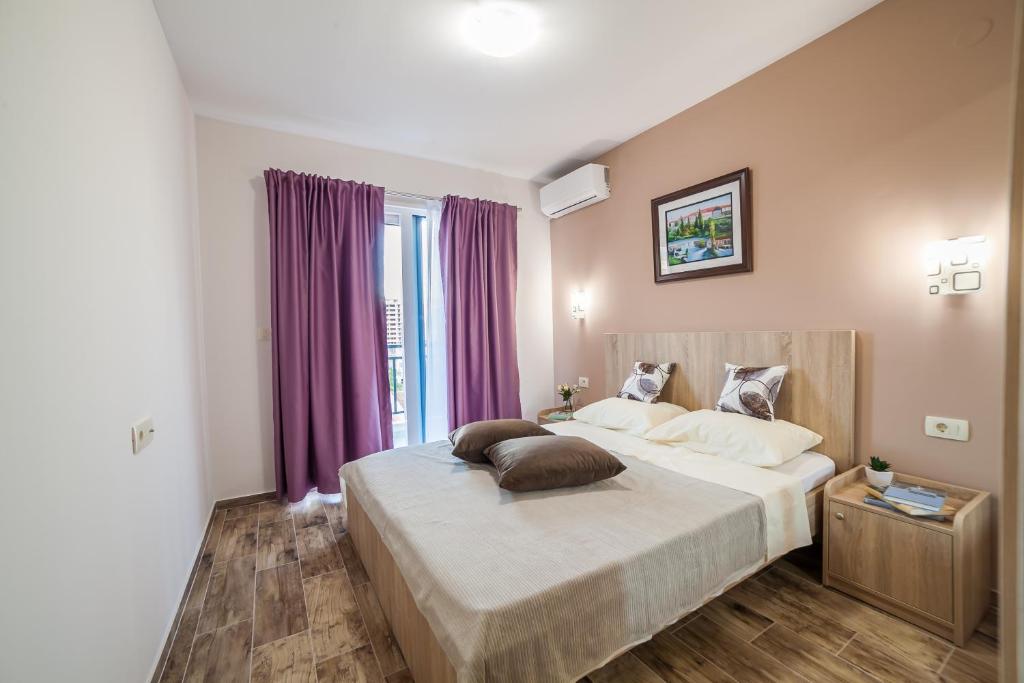 Postel nebo postele na pokoji v ubytování Milara Apartments