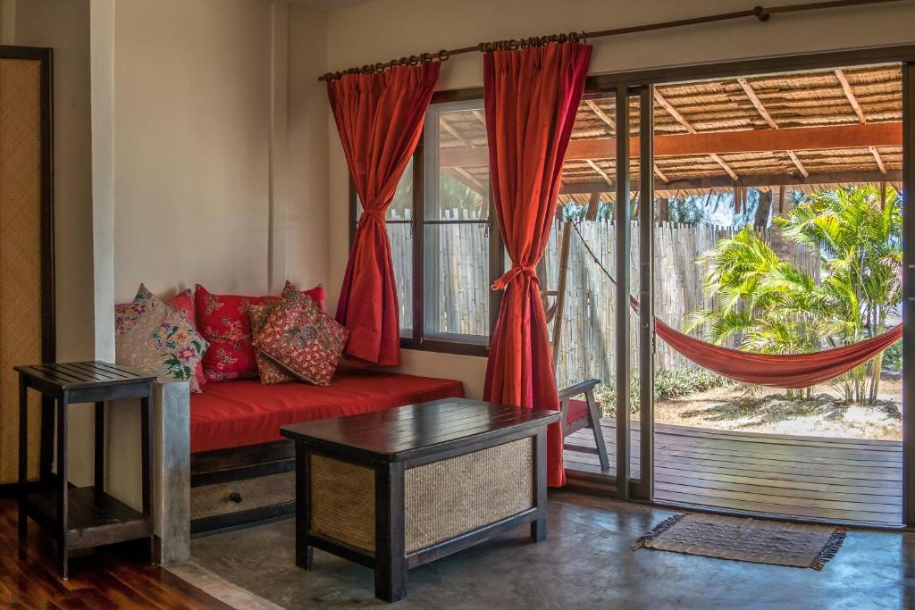 Baan Manali Resort - Deluxe Bungalow